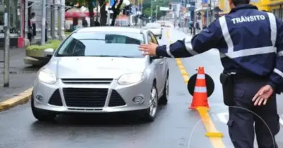 Multa severa: Lei de trânsito em vigor em 2025 crava proibição e traz 2 alertas aos motoristas