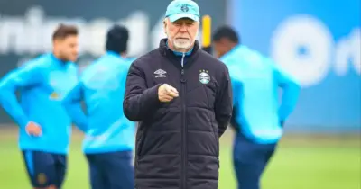 Grêmio age na surdina e comunica decisão sobre demissão de Mano Menezes