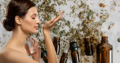 Não vão sair por nada: 3 óleos naturais para potencializar o cheiro do perfume o dia inteiro