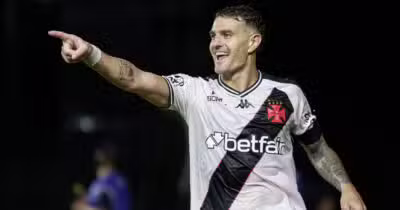 Pablo Vegetti com a camisa do Vasco (Foto: Matheus Lima / Vasco)