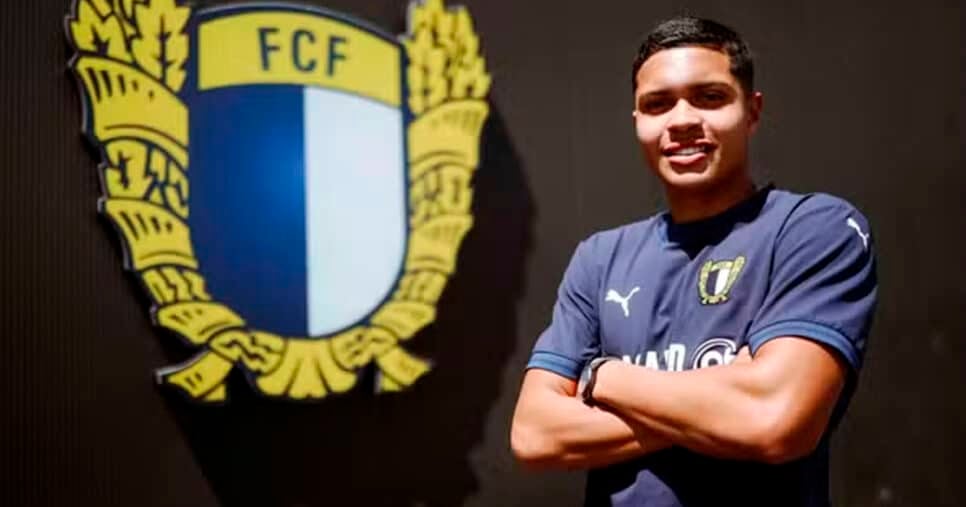 Renan Santana, ex-jogador do Atlético-MG, sendo apresentado no Familicão (Foto: Reprodução) 