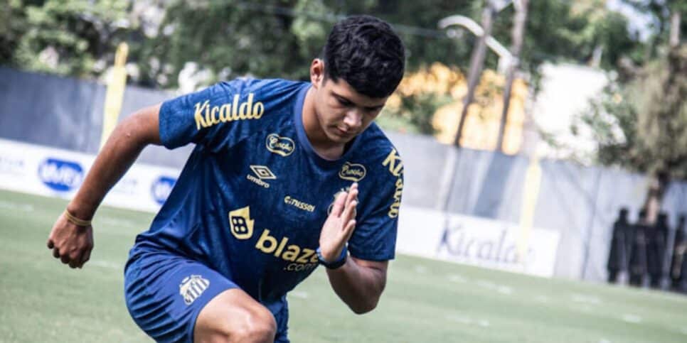 Angel Aguayo treinando pelo Santos (Reprodução: Raul Baretta)