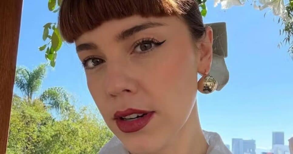 Delineado como de Solange Duprat sempre combina com um batom vermelho ou paralelos (Foto: Reprodução / Instagram) @alicewegmann)