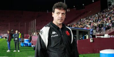 Diniz chora com craque fora no Vasco (Reprodução: Matheus Lima)