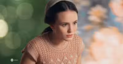 Estela em Êta Mundo Melhor! (Foto: Reprodução / Globo / Montagem TV Foco)