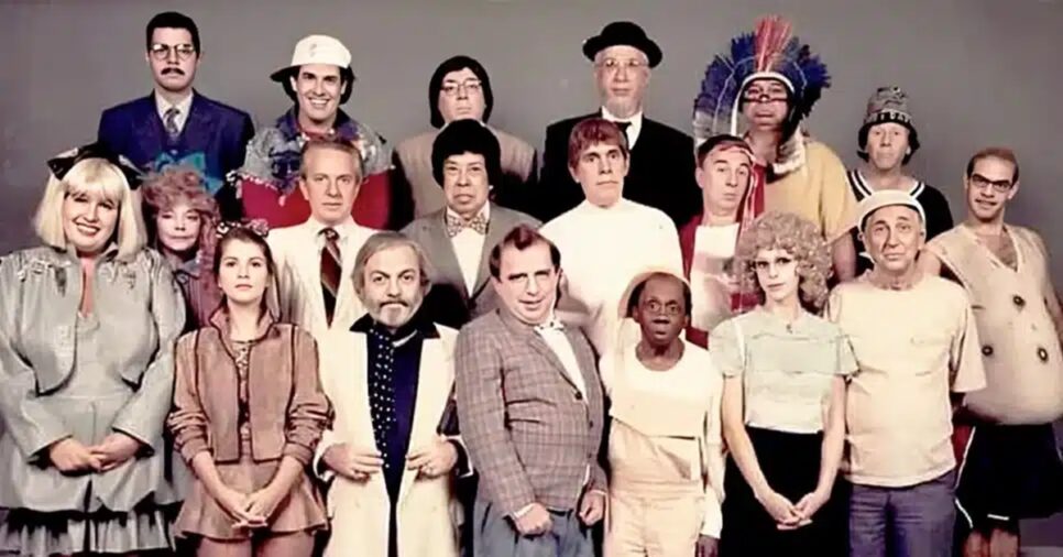 Elenco da Escolinha do Professor Raimundo era lotado de humoristas (Foto: Reprodução)