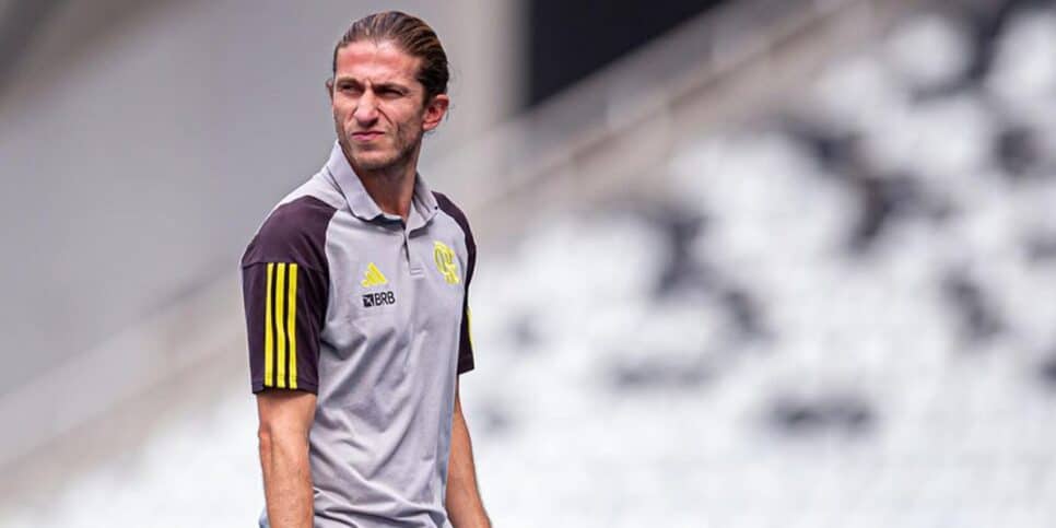 Filipe Luís chora com craque fora no Flamengo (Reprodução: Paula Reis)