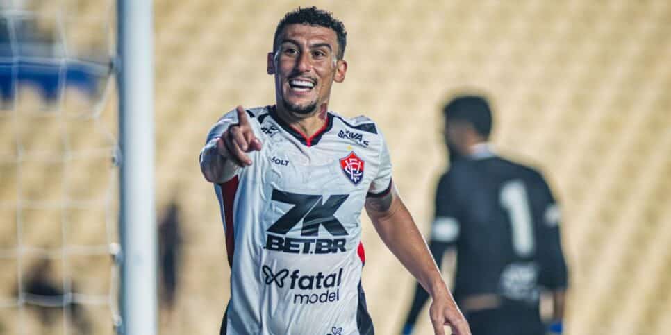 Gabriel Baralhas está suspenso pelo cartão amarelo (Reprodução: Victor Ferreira)