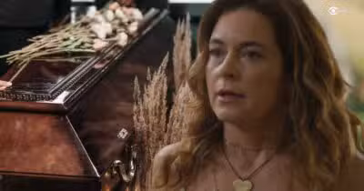 Filipa em Dona de Mim e ilustração de velório de Abel (Foto: Reprodução / Globo / Canva / Montagem TV Foco)