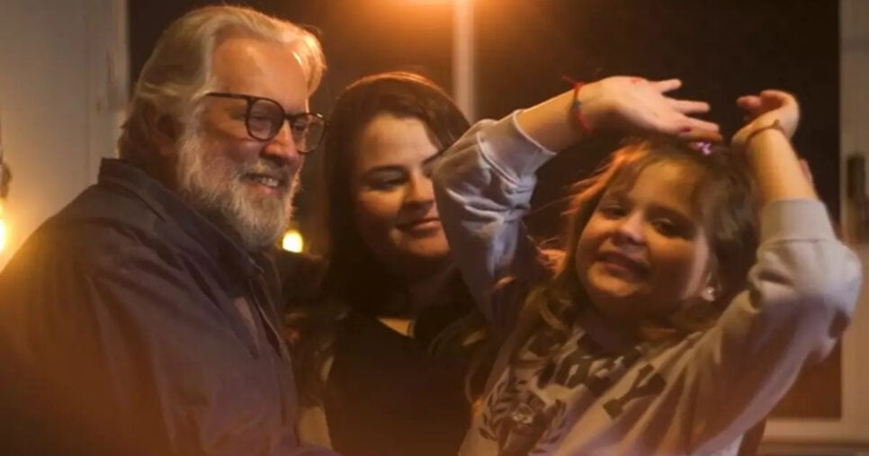 O famoso ao lado de sua filha e neta (Foto: Reprodução)