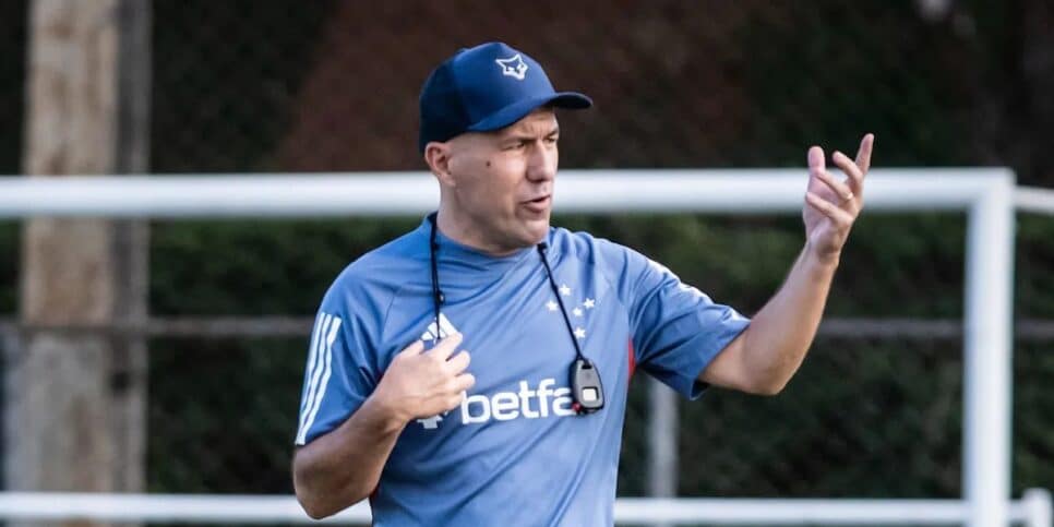 Leonardo Jardim em festa com dois reforços ao Cruzeiro (Reprodução: Gustavo Aleixo)
