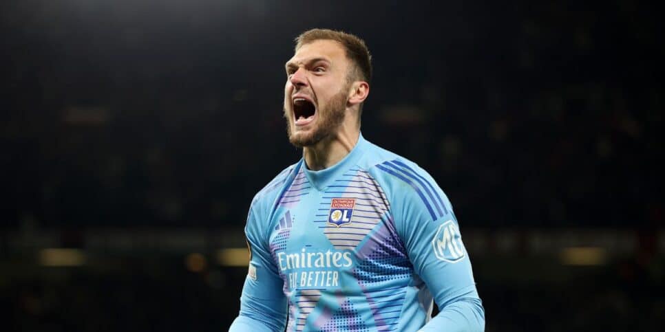 Lucas Perri agora defenderá o Leeds, da Inglaterra (Reprodução: Carl Recine)
