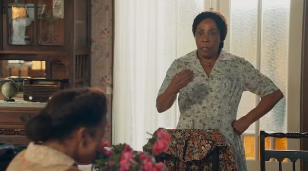 Candinho manda flores a Dita, e reação de Manoela surpreende em Êta Mundo Melhor! (Foto: Reprodução / Globo) 