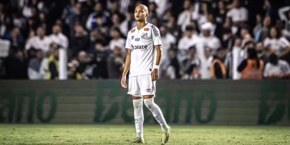 Mateus Xavier já jogou pela equipe profissional (Reprodução: Abner Dourado)
