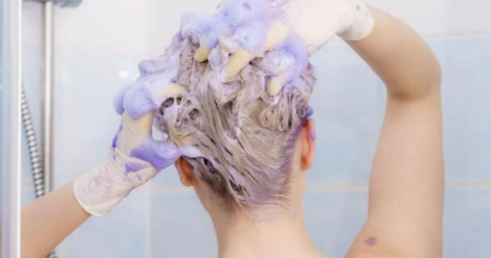 Veja os matizadores que podem te ajudar a cuidar do cabelo branco (Foto: Reprodução)