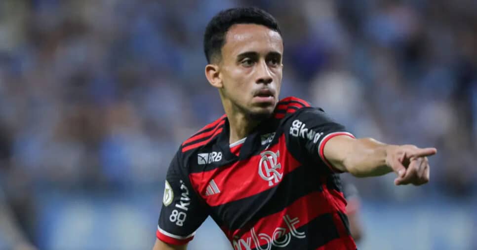 Matheus Gonçalves quase trocou Flamengo pelo Cruzeiro (Foto: Maxi Franzol/AGIF)