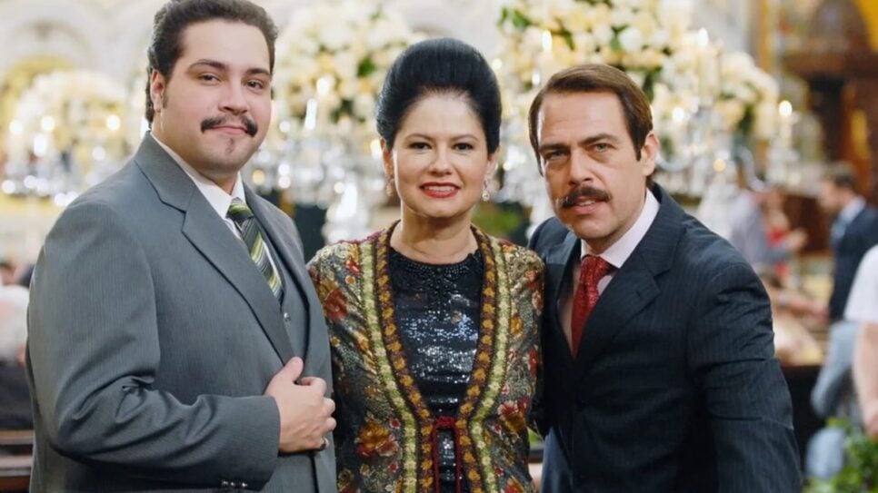 Narjara Turetta como Buque, em "Salve Jorge", ao lado de Tiago Abravanel e Anderson Müller (Foto: Divulgação/ TV Globo)