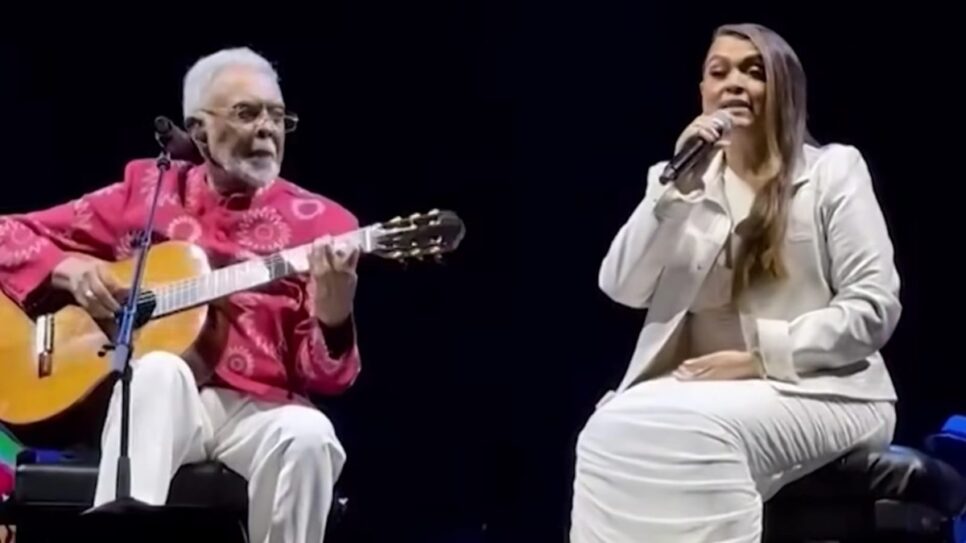 Gilberto Gil e Preta cantaram "Drão", escrita para a mãe dela, no último show em SP do artista em despedida dos palcos (Foto: Reprodução/ g1)