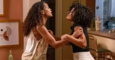 Raquel escorraça Fátima em Vale Tudo (Foto: Internet)