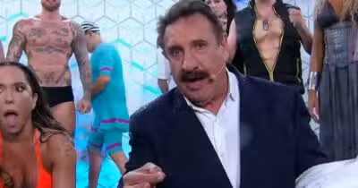 Ratinho ressuscita fenômeno nas noites do SBT e vai ao chão com berro ao vivo (Foto: Reprodução/ SBT)