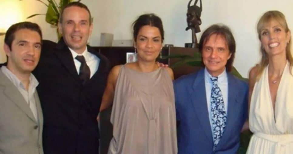 Roberto Carlos com os filhos Rafael, Dudu (falecido em 2021), Luciana e Ana Paula, que morreu em 2011 (Foto: Reprodução)