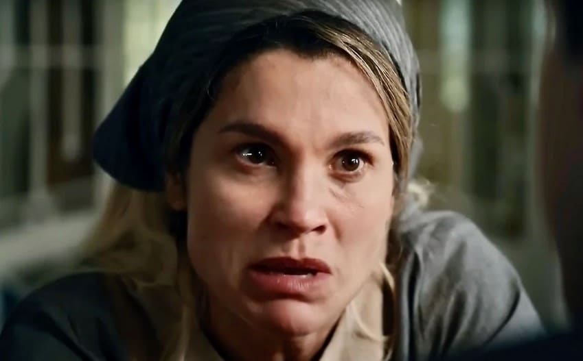 Sandra (Flávia Alessandra) em cena de Êta Mundo Melhor! (Foto: Reprodução / Globo)