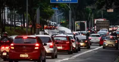 “Obrigatório”: Lei de trânsito traz alerta das setas nos carros de MG (Foto: Aloisio Mauricio/Fotoarena/Agência O Globo)
