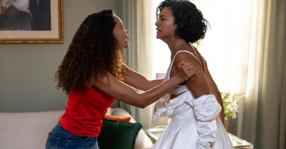 Fátima pede ajuda de Raquel e termina sendo desprezada em Vale Tudo (Foto: Reprodução/ TV Globo)