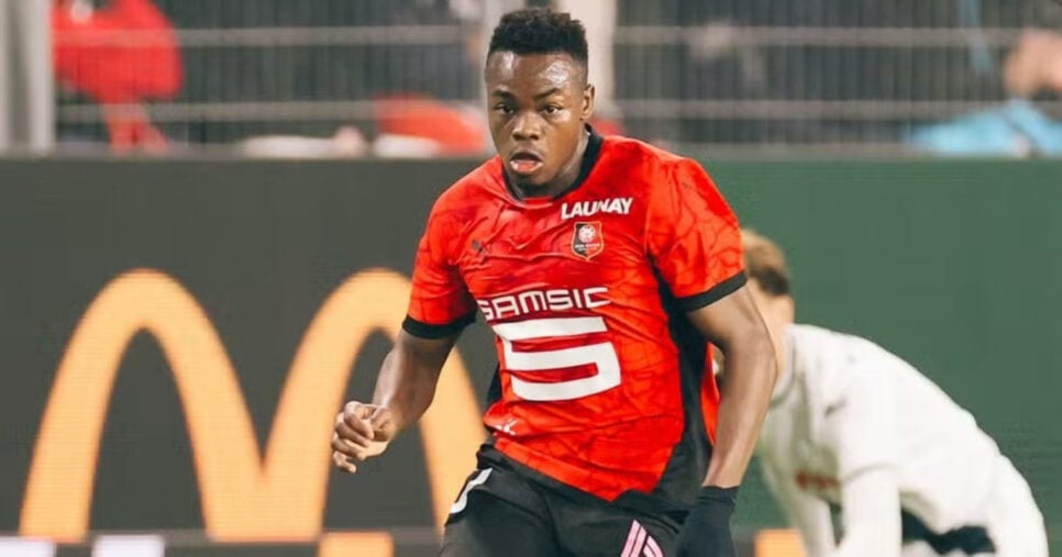 Andrés Gómez em ação pelo Rennes (Foto: Divulgação/Rennais)