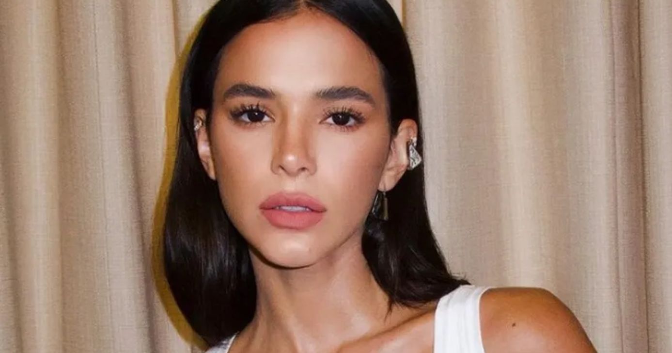 Bruna Marquezine pega buquê e detalhe gera revolta absurda