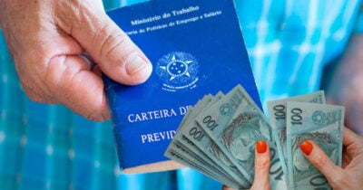 Lei trabalhista em vigor garante saque extra de R$ 600 para CLTs (Foto: Canva/Montagem Sandra)