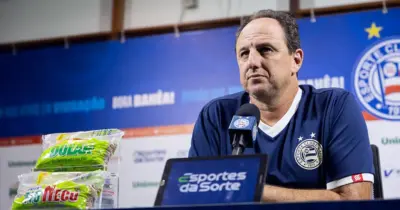 Rogério Ceni é comunicado sobre saída de meia no Bahia para vestir azul