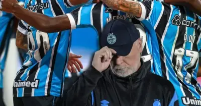 Cristaldo e +3: Mano Menezes é pego de surpresa com saída de 4 craques no Grêmio em agosto