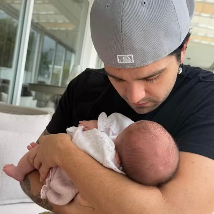 Luan Santana e a filha Serena - Foto: Internet