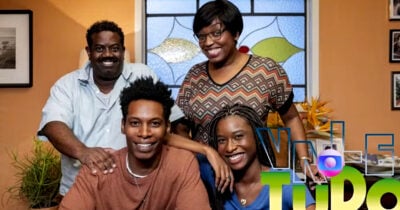 Jarbas (Leandro Firmino), André (Breno Ferreira), Consuelo (Belize Pombal) e Daniela (Jessica Marques) na vila, em Vale Tudo (Foto Reprodução/Montagem/Canva/TV Globo/Fábio Rocha/TV Foco/Lennita)