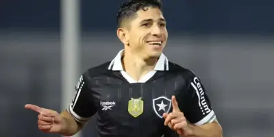 Savarino passa por cima de Textor e comunica sobre adeus no Botafogo para jogar na Europa