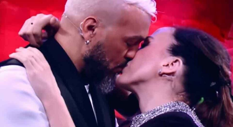 Belo e Tatá Werneck protagonizam momento cinematográfico após dueto musical (Foto: Reprodução/ Lady Night/ Multishow)