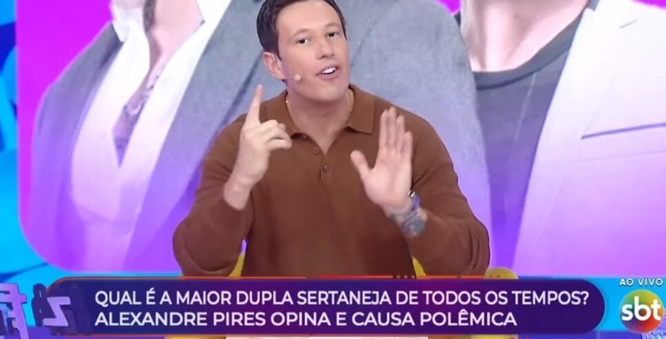 Gabriel Cartolano expõe opiniõ de Alexandre Pires sobre Zezé Di Camargo & Luciano que gerou polêmica nas redes sociais (Foto: Reprodução/ SBT)