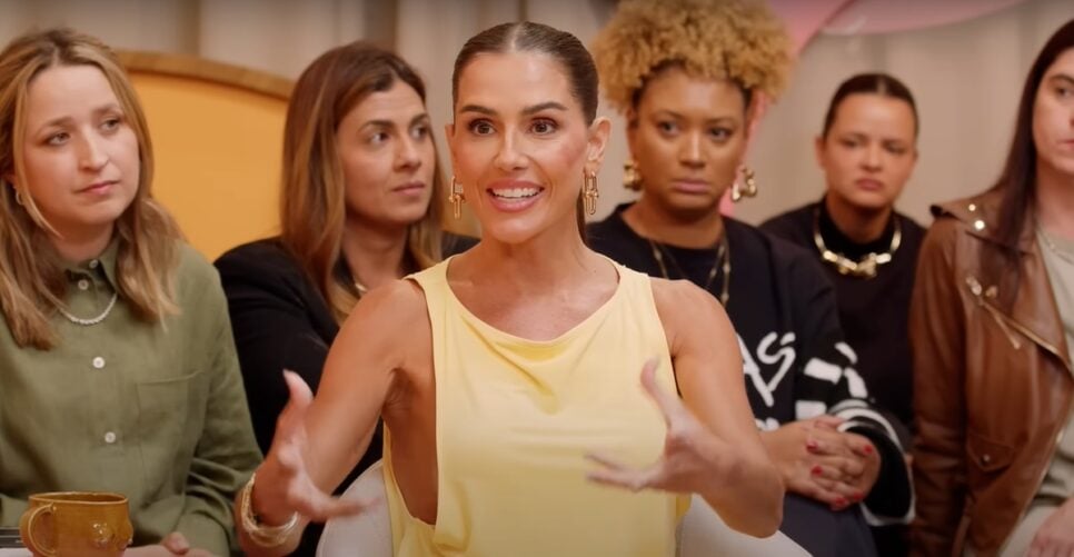 Deborah Secco em conversa descontraída no "Mil e Uma TrETAS" revela sobre Maria Flor, sua filha (Foto: Reprodução/ YouTube/ Montagem)