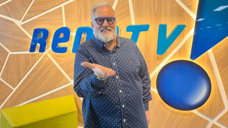 Leão Lobo revela motivo pelo qual apresentador foi demitido na Globo: “Deu um murro” Leão Lobo revela motivo pelo qual apresentador foi demitido na Globo: “Deu um murro”
