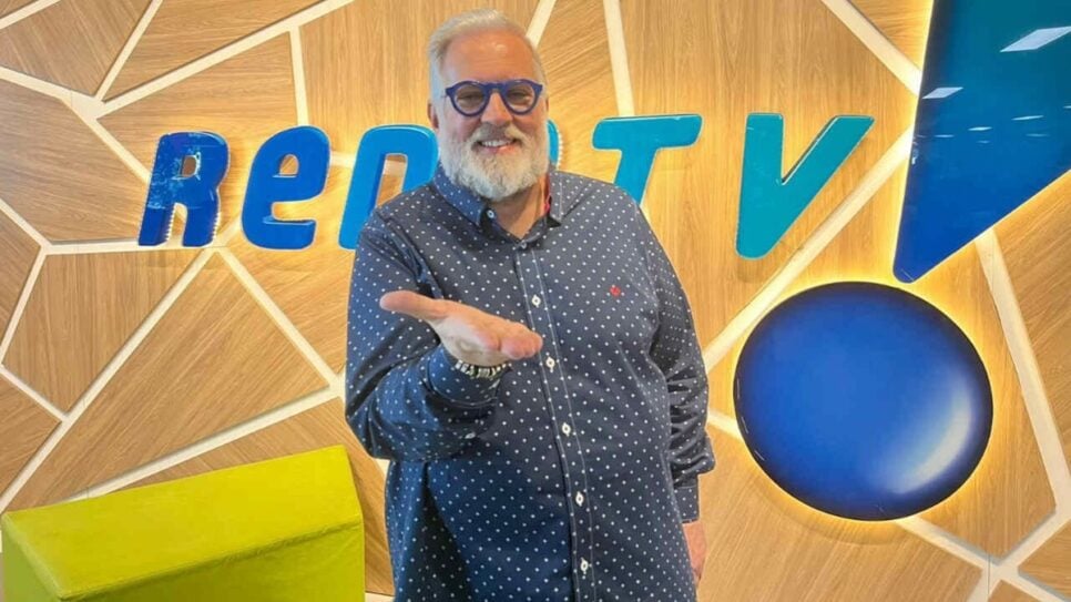 O apresentador está na RedeTV! desde 2024 (Foto: Reprodução/ Divulgação)