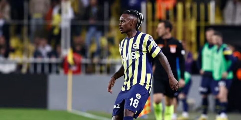 Lincoln está sem vínculo assinado e livre no mercado (Reprodução: Fenerbahçe)