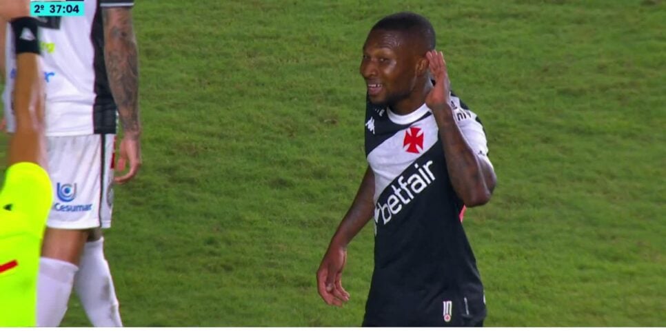 Loide comemorando o quase gol (Reprodução: SporTV)