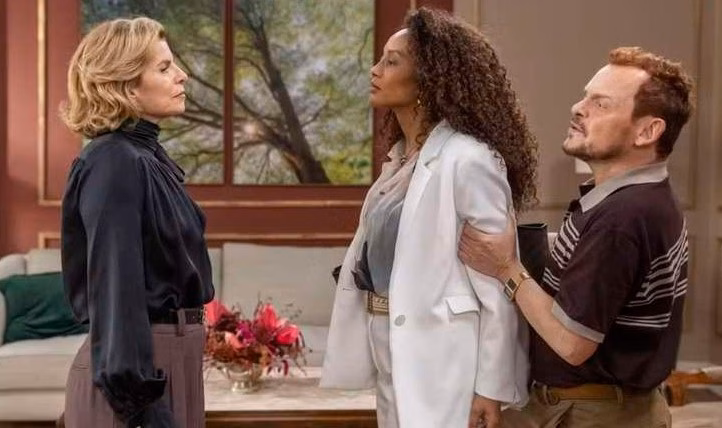 Odete Roitman (Debora Bloch), Raquel (Taís Araujo) e Poliana (Matheus Nachtergaele) em Vale Tudo (Foto: Reprodução / Globo)