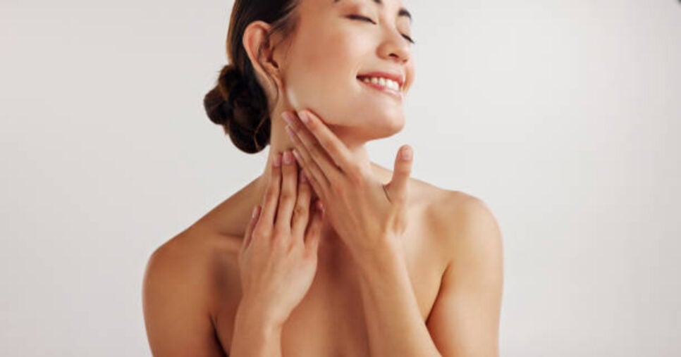 Como acabar com as rugas com essa harmonização facial caseira (Foto: Reprodução/iStock)