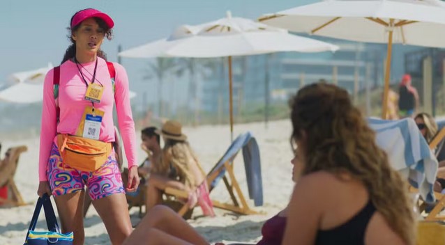 Raquel encontra Heleninha e Celina na praia (Foto: Reprodução / Globo)