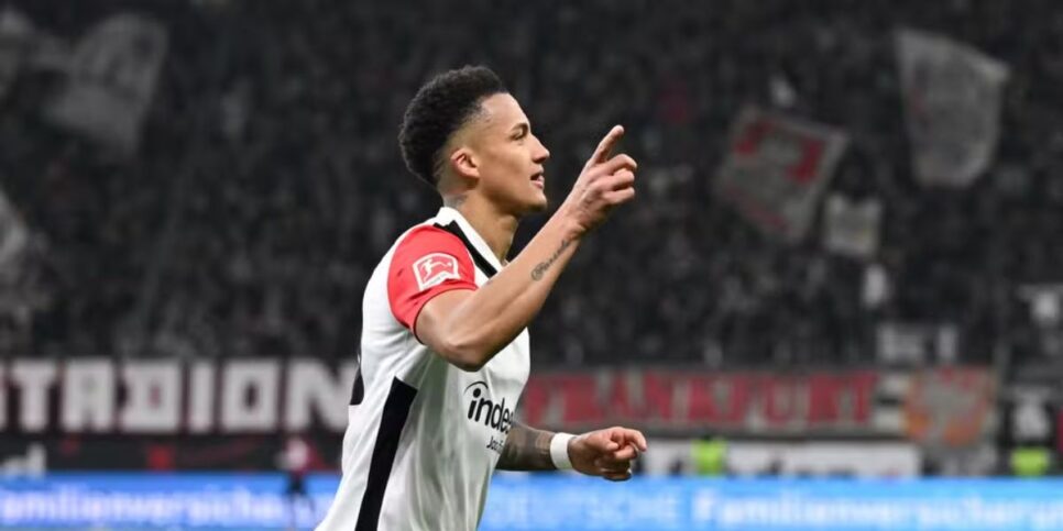 Tuta vendido pelo Eintracht Frankfurt (Reprodução: Divulgação)