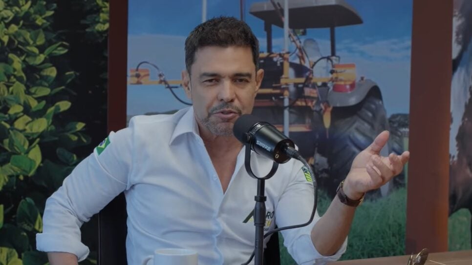 Zezé Di Camargo expõe tapa que levou do pai quando era criança e nunca se esqueceu (Foto: Reprodução/ YouTube/ MF Cast)