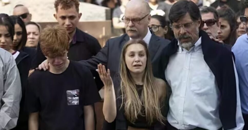 Cena da produção A Menina que matou os Pais- A Confissão (Foto Reprodução/ Prime Vide)
