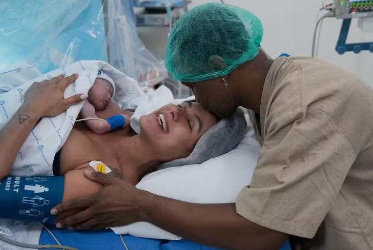 Nasce primeiro filho de Carol Peixinho e Thiaguinho — Foto: @estudio_thalitacastanha